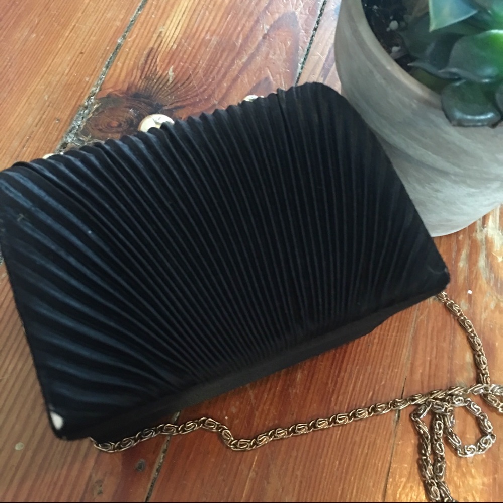 VINTAGE Charming Black and Gold Purse - Picture 3 of 8